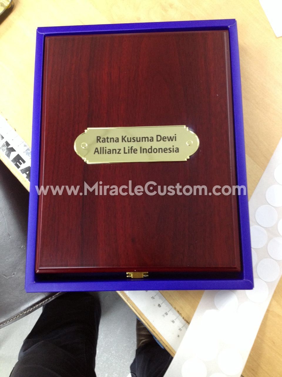 custom plaque maker