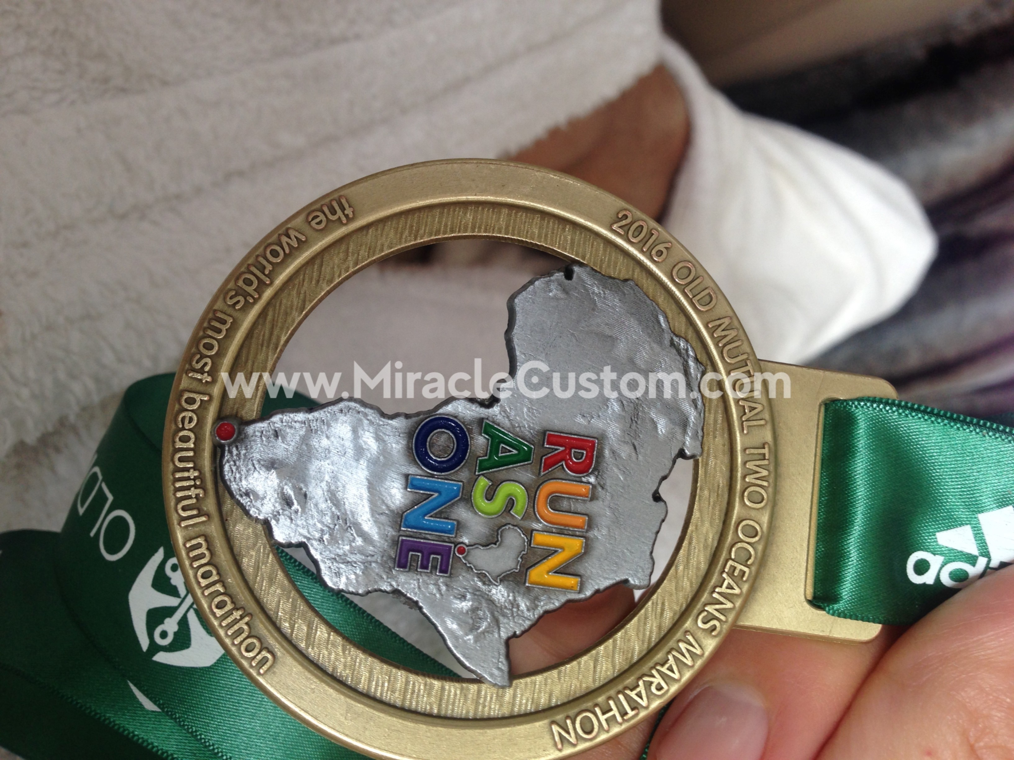 Two tone medals
