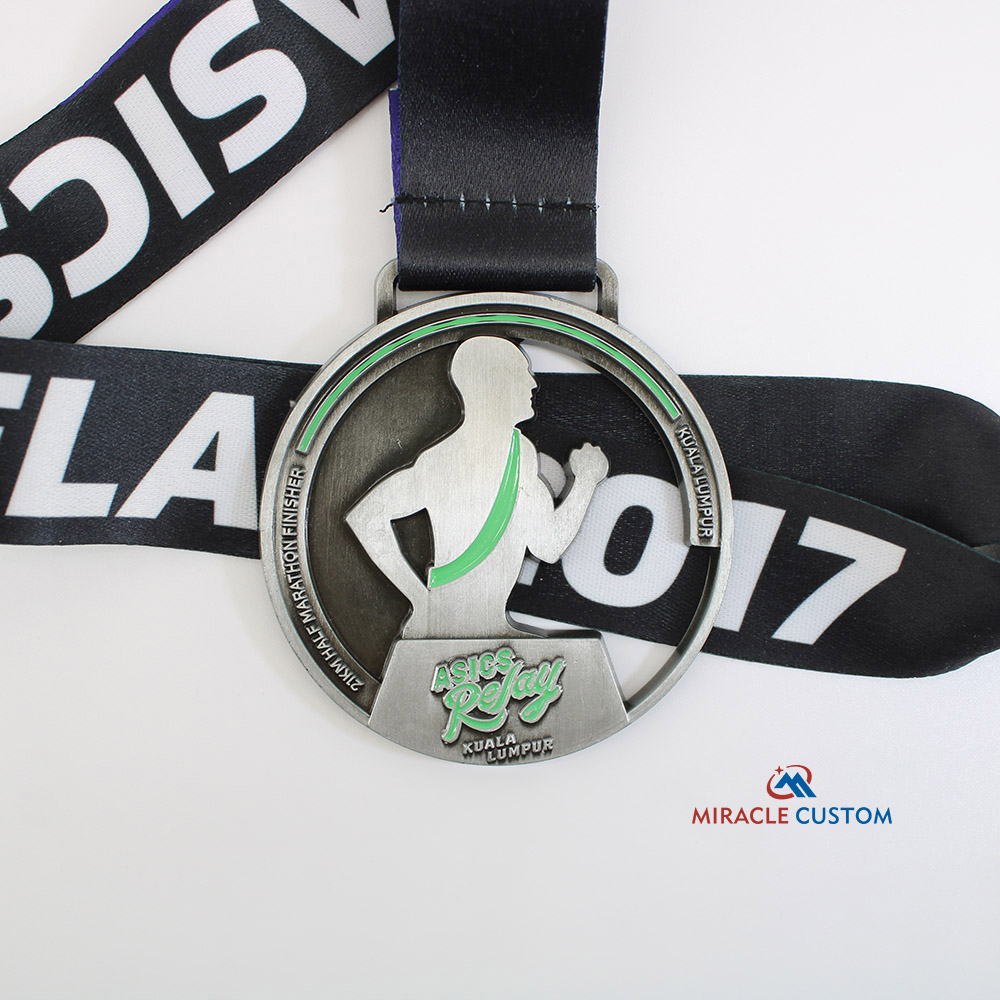 Custom 21KM Half Marathon Finisher Medals Asics Relay Glow in the dark Medals