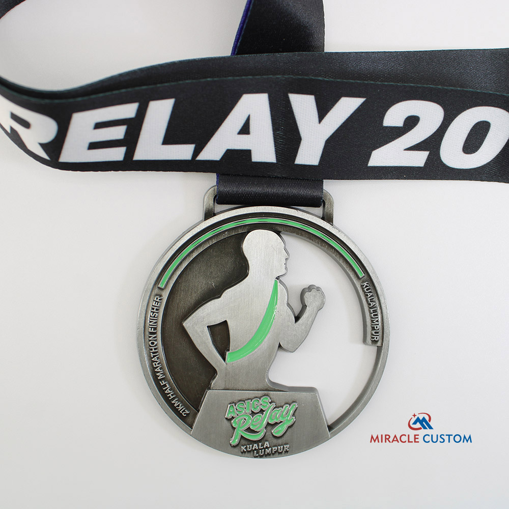 Custom 21KM Half Marathon Finisher Medals Asics Relay Glow in the dark Medals