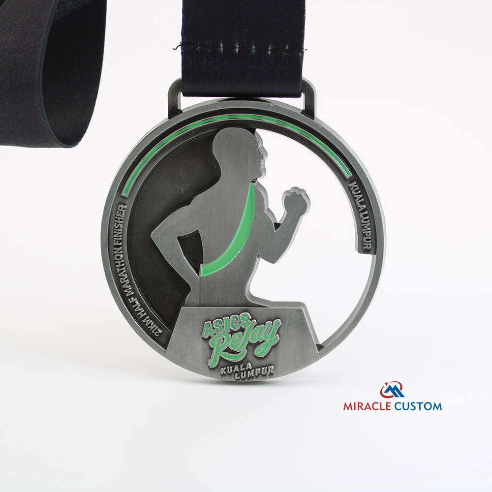 Custom 21KM Half Marathon Finisher Medals Asics Relay Glow in the dark Medals
