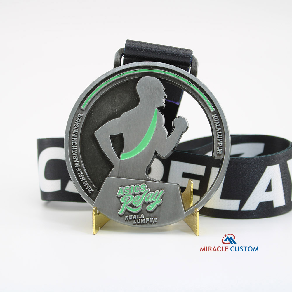 Custom 21KM Half Marathon Finisher Medals Asics Relay Glow in the dark Medals